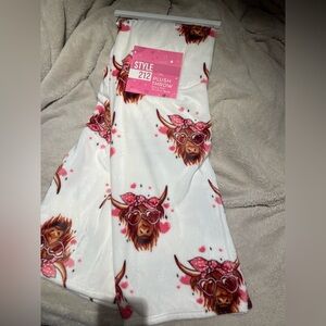 NWT Valentine’s Day Highland Cow Oversized Plush Blanket